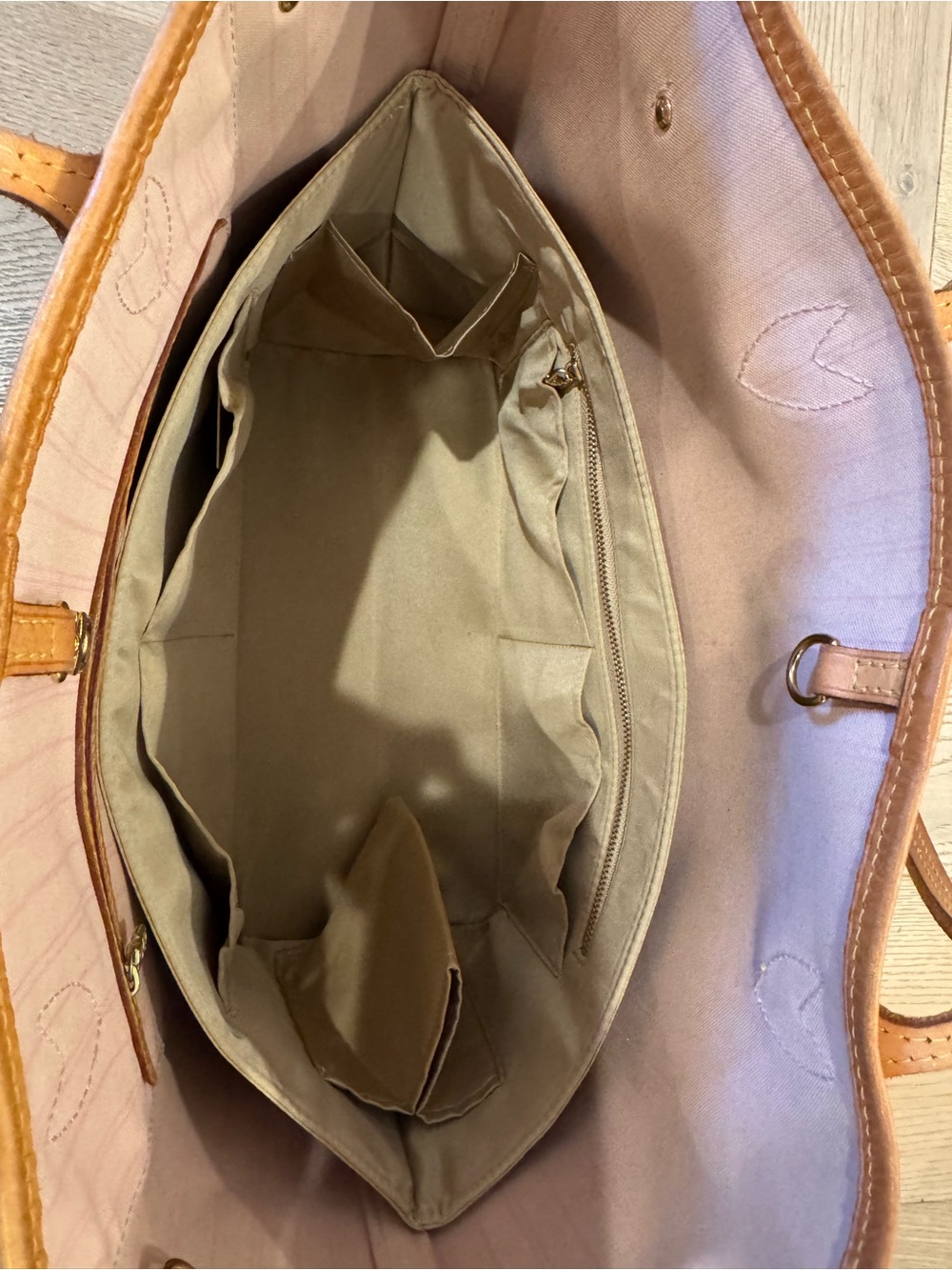 Louis Vuitton Damier Azur Canvas Tote Bag in White/Beige MM - Picture 11 of 16